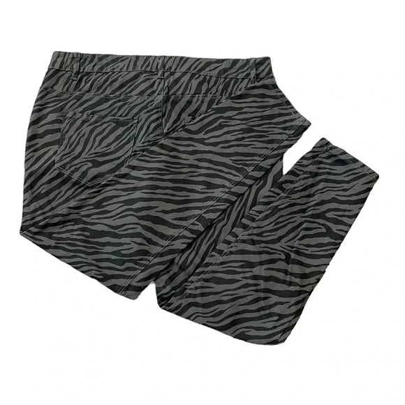 Molly Bracken Gabrielle Zebra  Print Jeans Size 14W - Picture 7 of 9